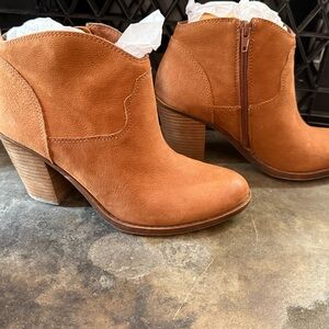 🍂 Lucky Brand Tan Suede Heeled Booties - Size 9.5 🍂